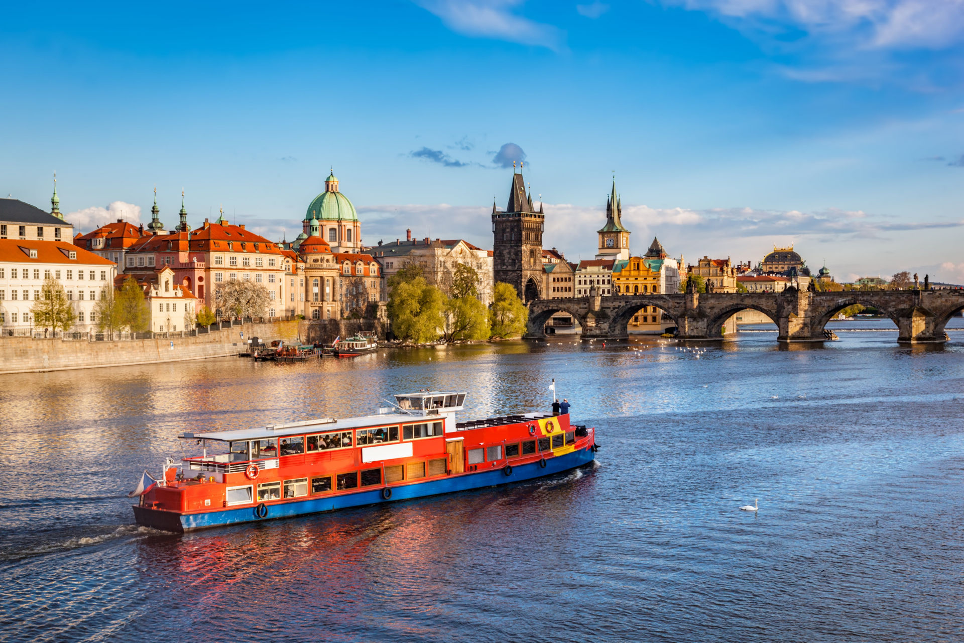 Prague Airport (PRG) transfers. Prague airport carriers