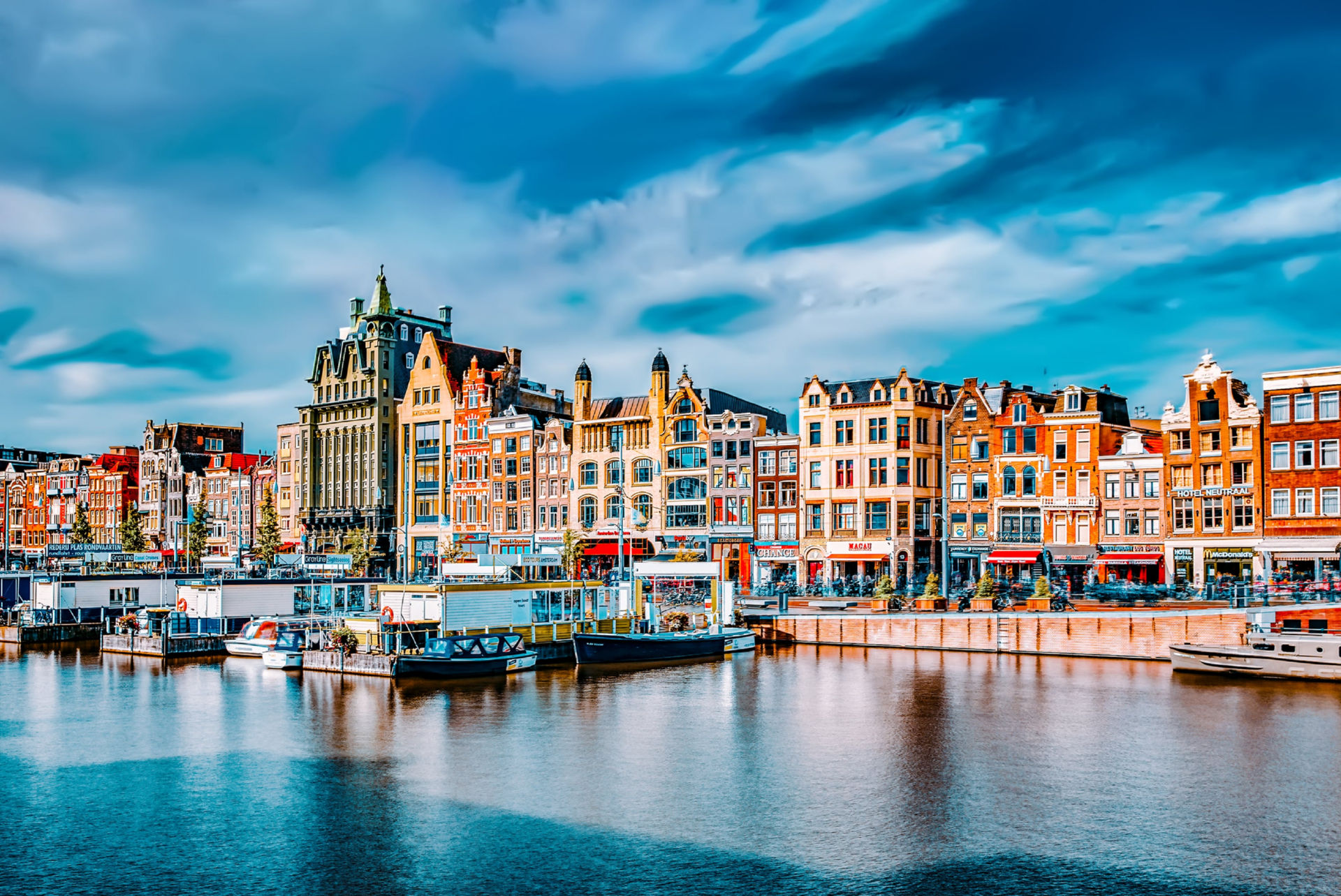 Transfers from Amsterdam airport to Alphen aan den Rijn